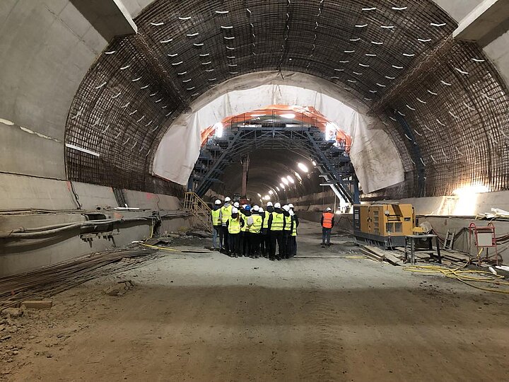 Grafika dekoracyjna - Tunel w budowie