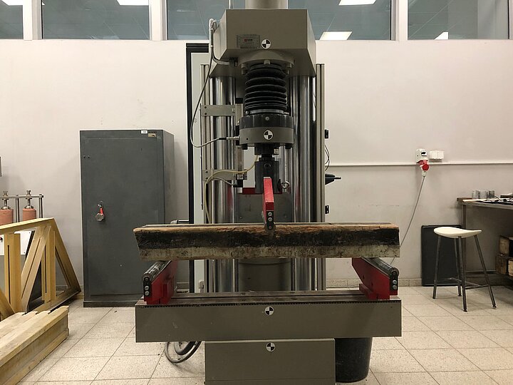 Badania zginania - Prasa Walter Bai