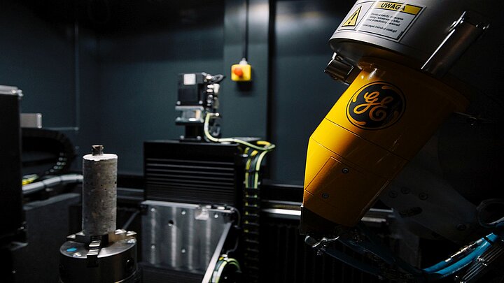 Urządzenie laboratoryjne _ Tomograf komputerowy GE