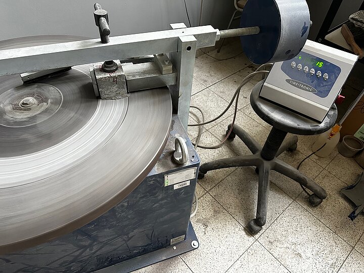 Zdjęcie - Urządzenie do badania ścieralności